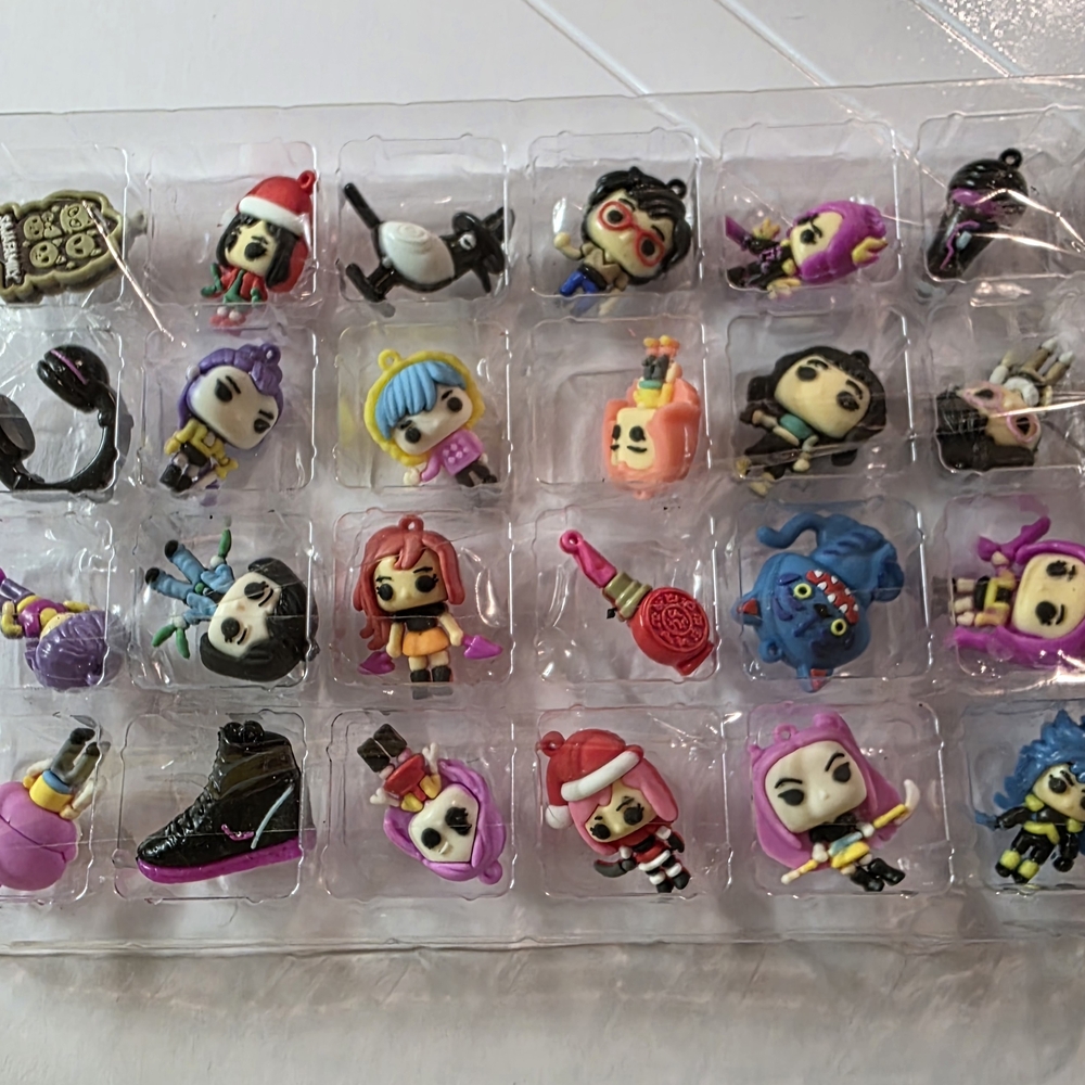 Colorful Action Figures Playset Kpop